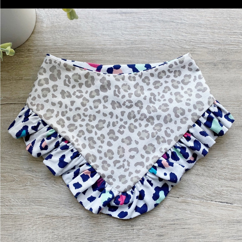MULTICOLORED LEOPARD DOG BANDANA SCARF WITH RUFFLE. REVERSIBLE. 15-16” Neck